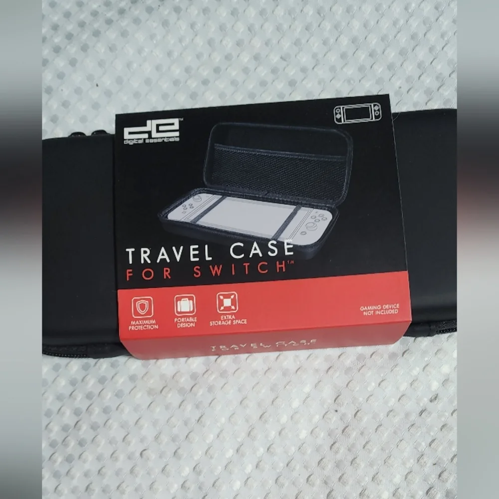 DIGITAL ESSENTIALS NEW TRAVEL CASE FOR SWITCH - Picture 1 of 4